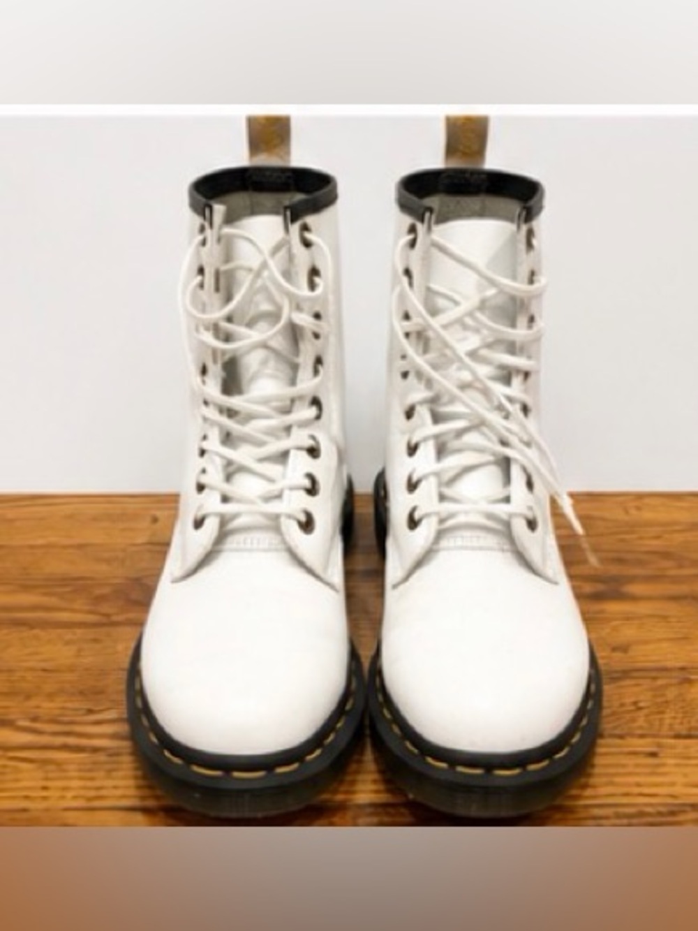 Dr. Martens 1460 Women's
White Leather Lace Up Boots, size 6